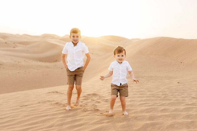 abu-dhabi-desert-family-photo-shoot-family-photography-brothers-dubai-al-ain