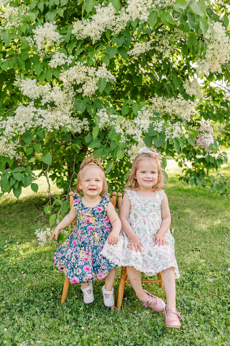 2025-krystal-moore-photography-moose-jaw-family-with-flowers-32