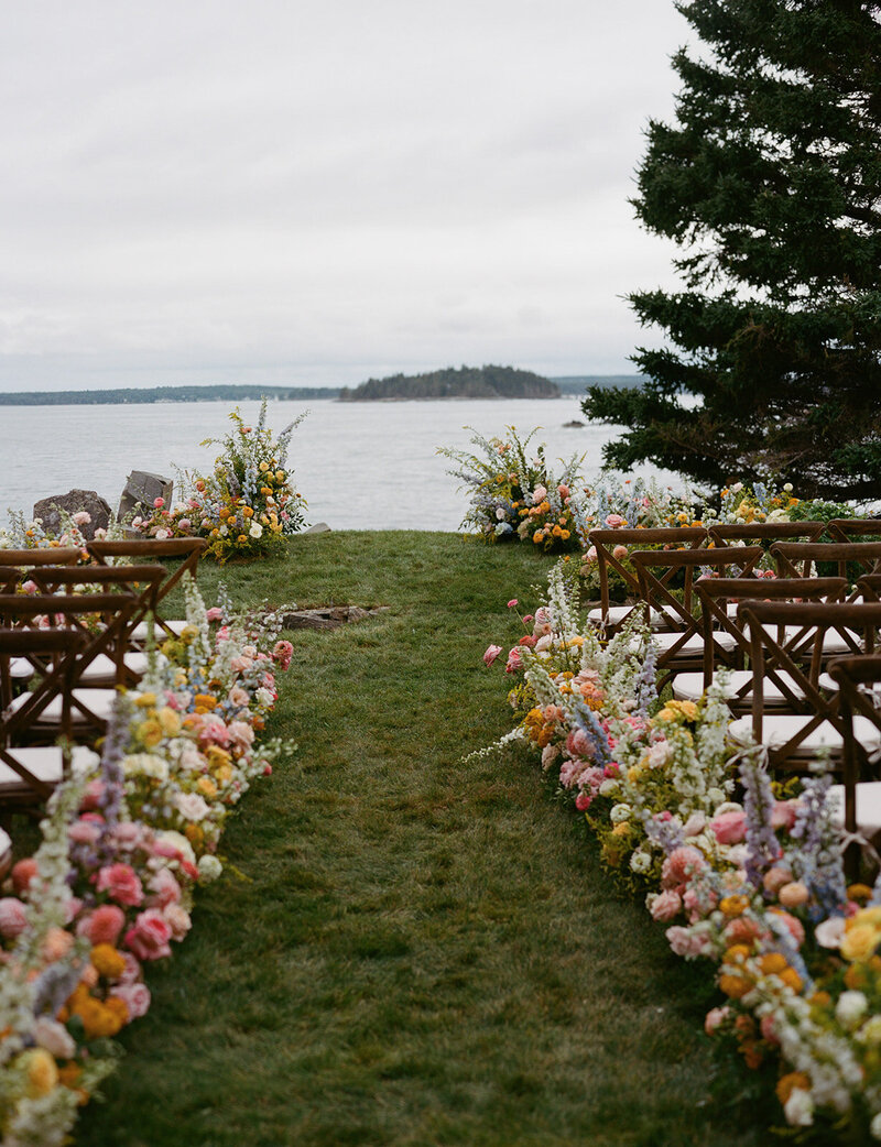 41ceremonyaisleflowers