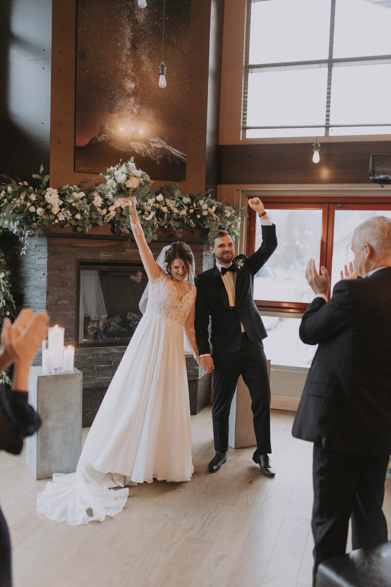 Canmore_Wedding_Photographer_Murrietas_Indoor_Ceremony -383