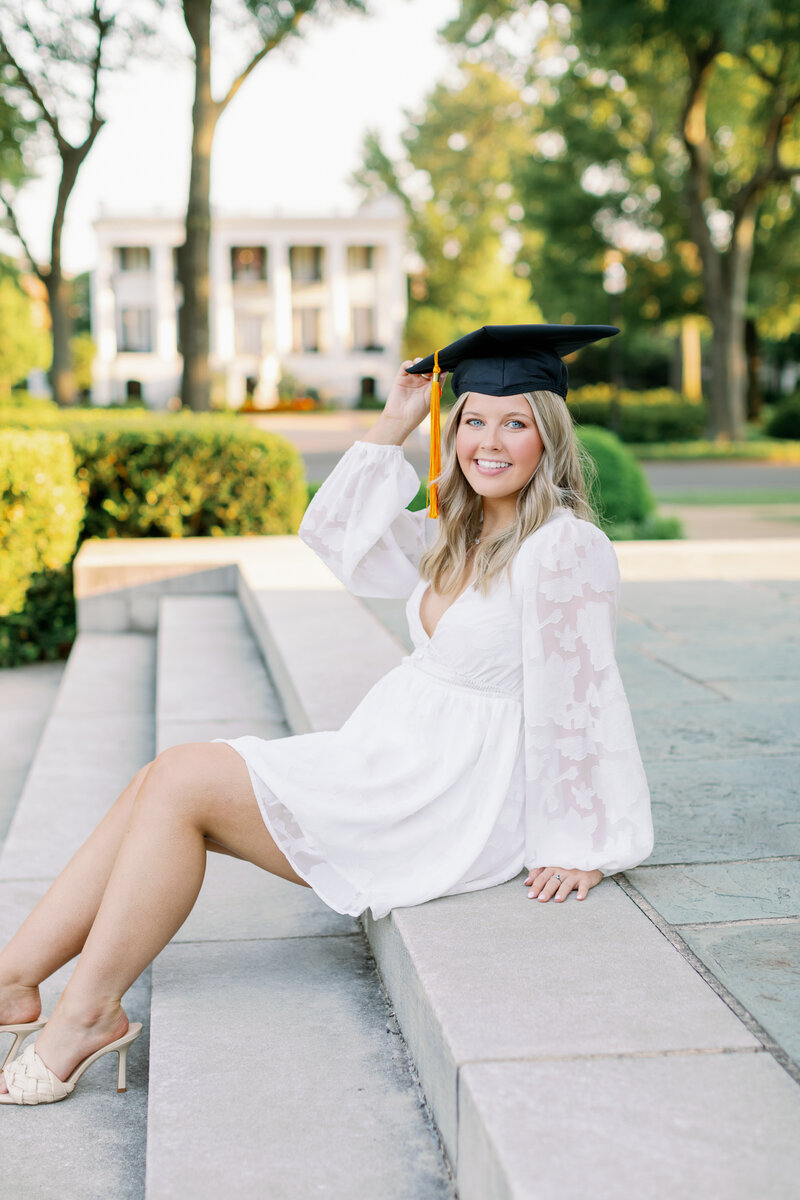 Tuscaloosa University of Alabama grad portraits photos by Maddie Moore