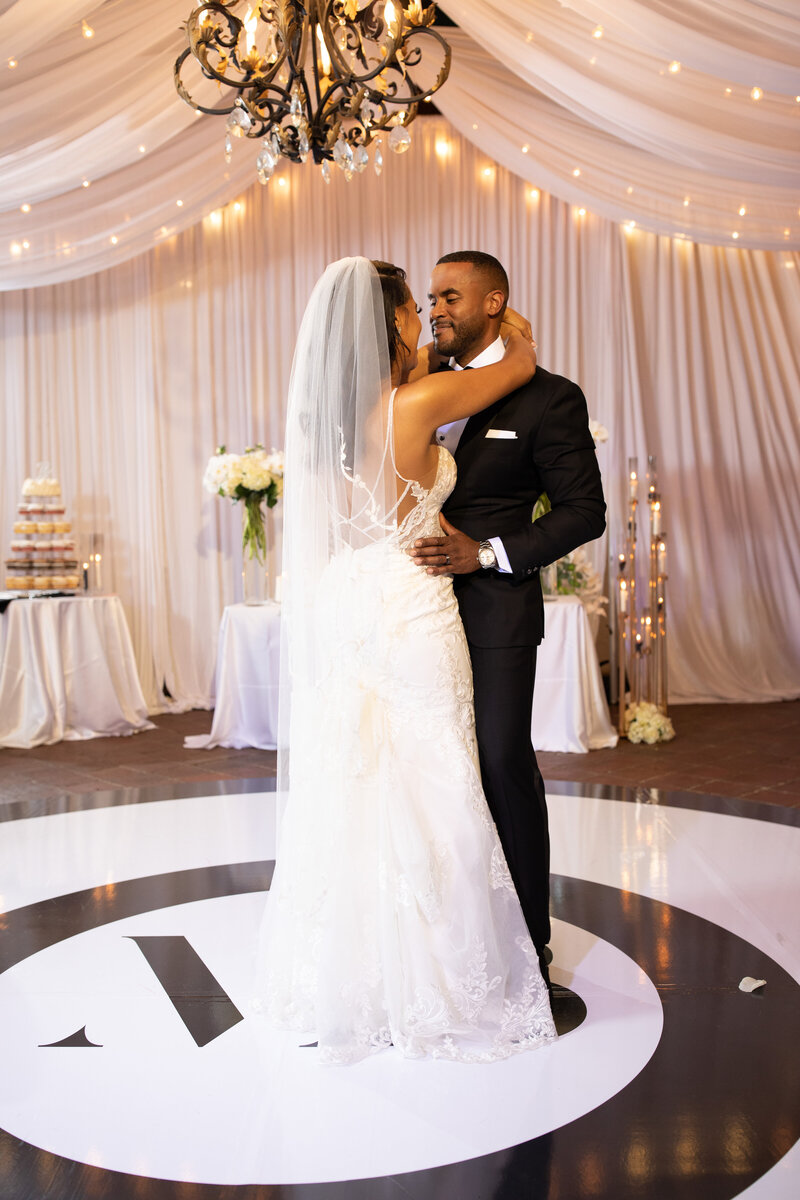 DC-Wedding-Planner-SG3-Events-Elegant Black-Tie-Wedding-in-Baltimore-Maryland - Bride-And-Groom-First-Dance-2