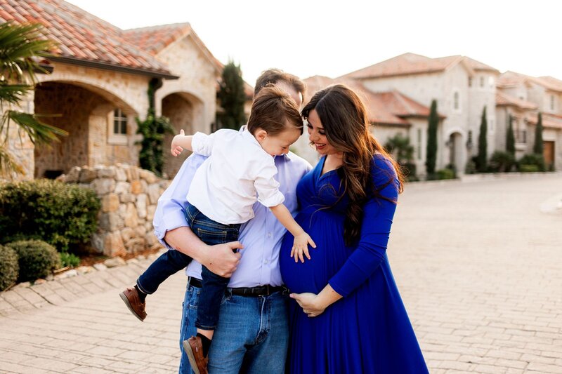 Dallas outdoor maternity family photography session at adriatica in Mckinney