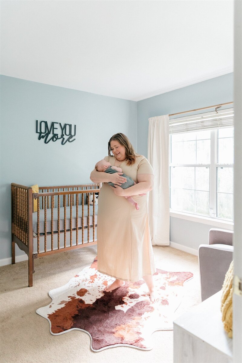 Lamp-and-light-photography-davis-in-home-lifestyle-newborn-session-hilton-head-beaufort-bluffton-savannah-18