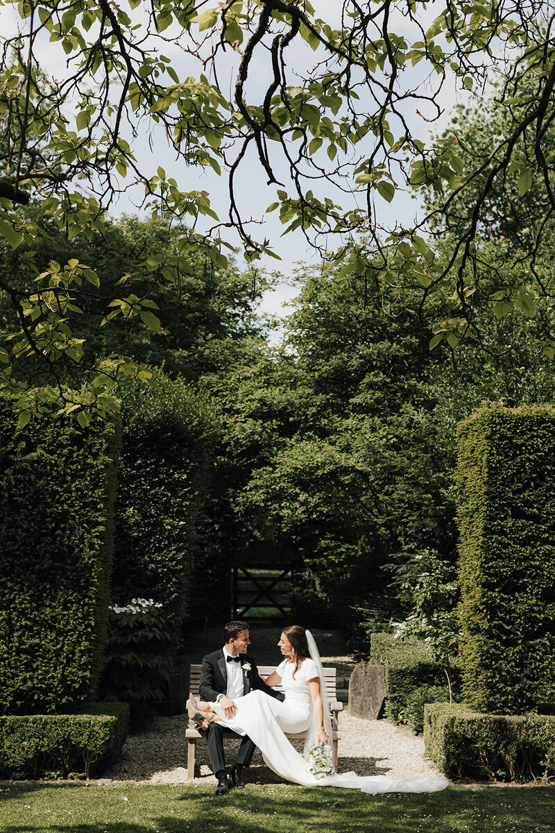 trouwkoppel romantisch op fotolocatie in St-Hubert te Ronse