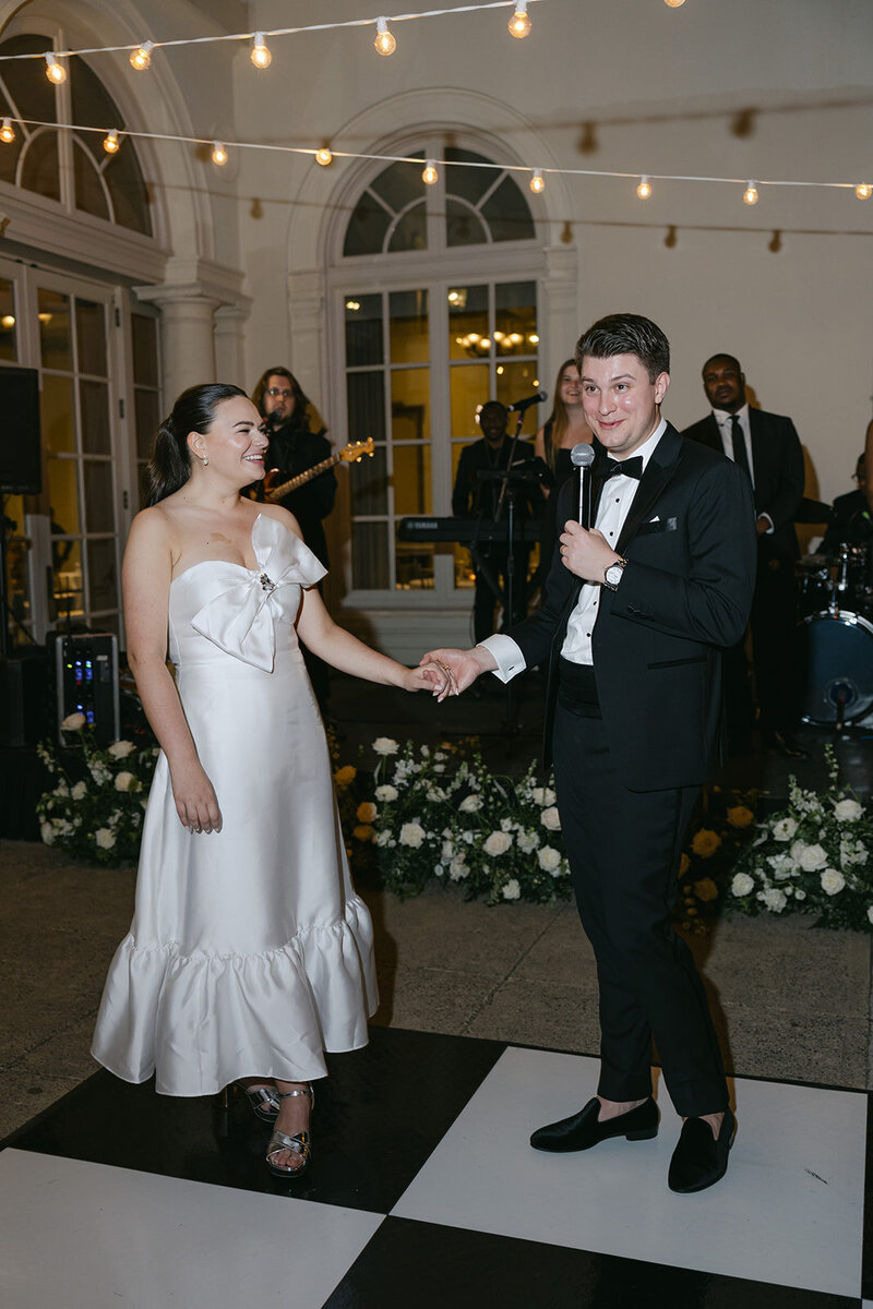 reception-black-white-dance-floor