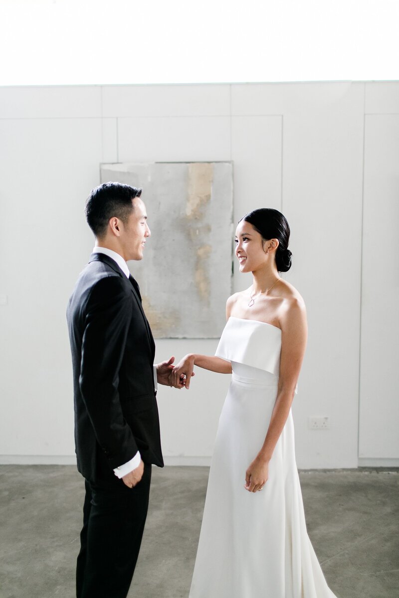 393Singapore Modern Art Gallery Wedding Editorial Photography_MARITHA MAE