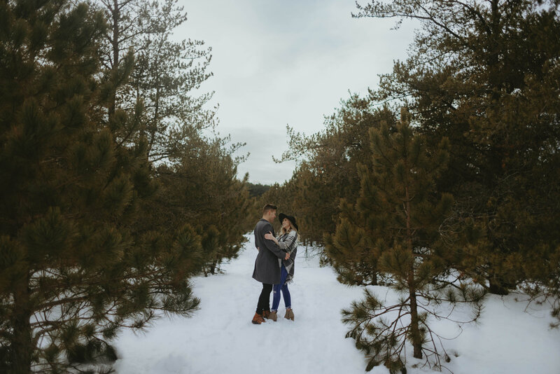 mitchell-megan-riley-trails-michigan-wedding-photographer-alisciamariephotography-1534
