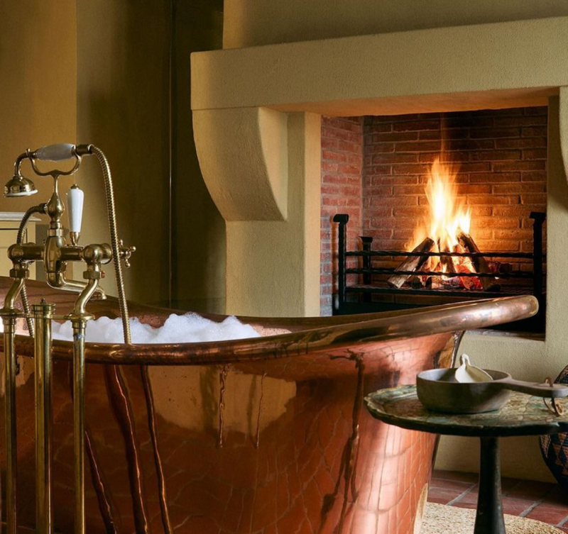 Luxury bathtub by the fire at Sterrekopje Farm