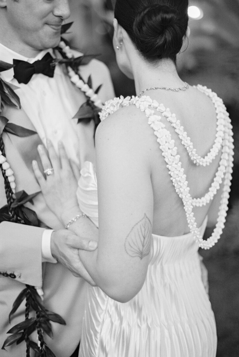 Wedding and Elopement Photographer, black and white detail shot of Hawaiian lay on the bride's back