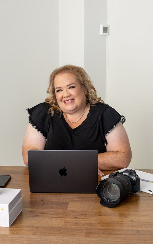 Tracy Townsend editing her St Augustine wedding photographs