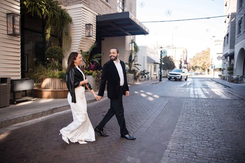 Modern engagement pictures outfit | Engagement session in Downtown, Jacksonville, Florida | St. Augustine Engagement Photographer
