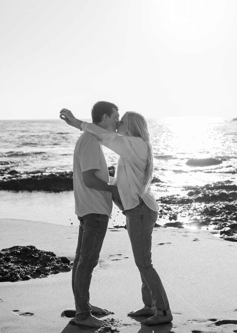 unique black and white moody maternity photo