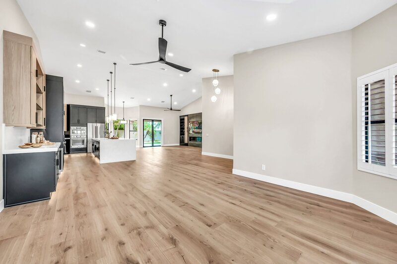 6421 E Winchcomb Dr-11