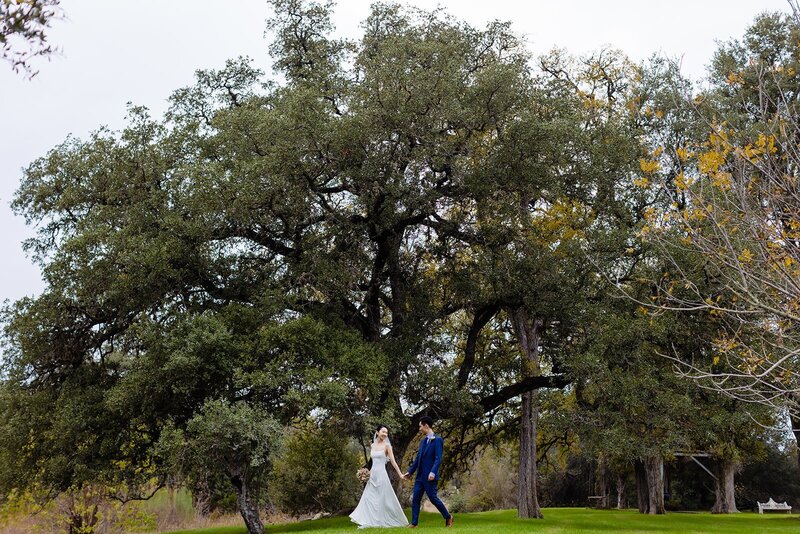 pecan-tree-bride-groom-texas-wedding-venue