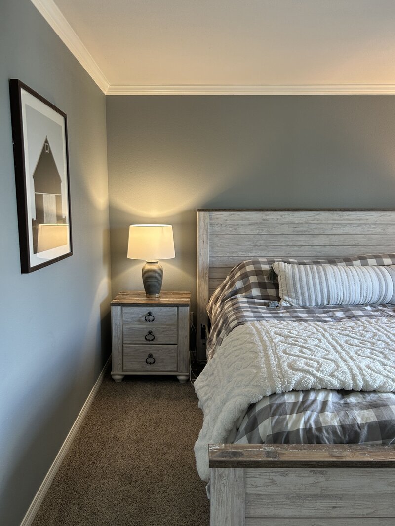 occupied-home-staging-marysville-bedroom-modernmollusk