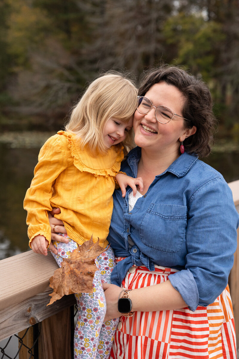 LightCreative_202411_MelissaLindsey_RaleighFallMiniSession_HistoricYatesMillCountyPark_RaleighFamilyPhotographer_001_blog