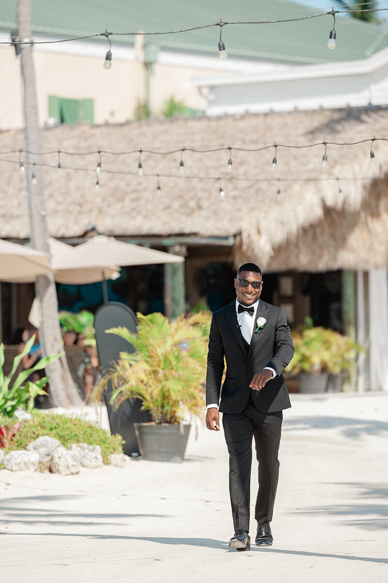Beachfront Wedding Venue at Islamorada Florida by Light and Airy Wedding Photographer