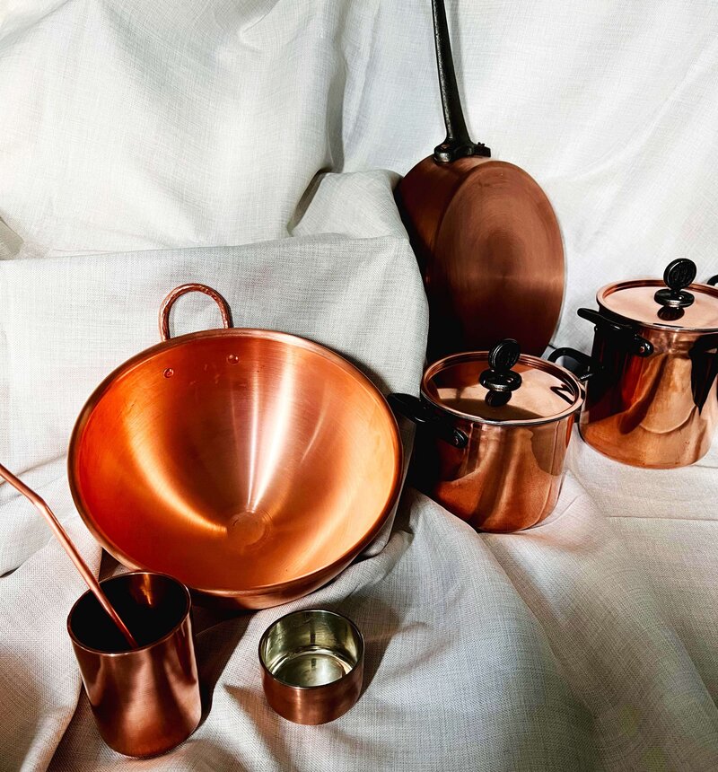 https://static.showit.co/800/RiKBaIVnSZCu6SUm2Htc-w/166284/house-copper-cookware-all-cookware-american-made-copper.jpg