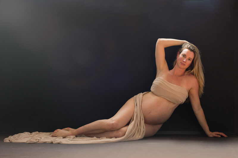 fine-art-nude-maternity-studio-photo