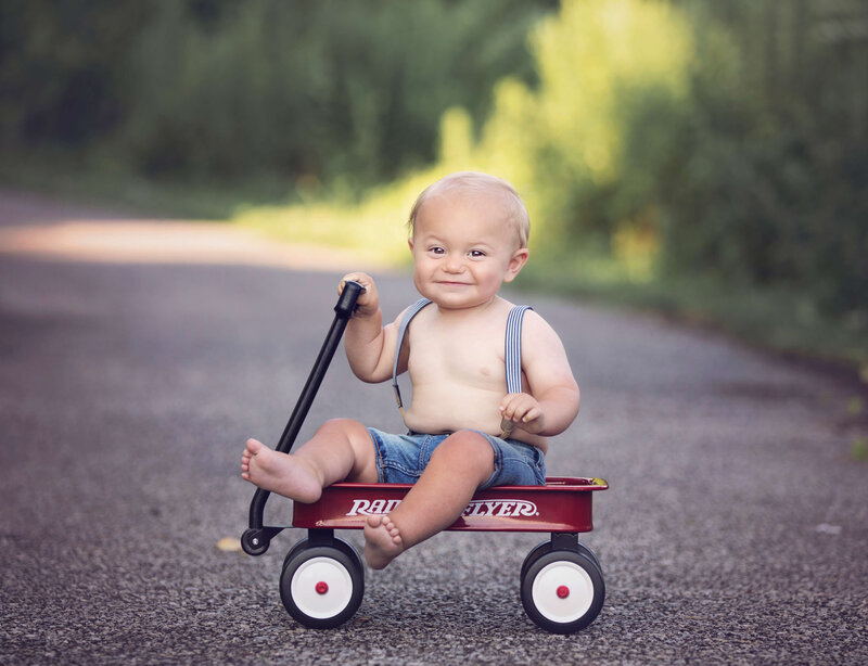 Photo of little boy in a wagon at Bridger Park in Erie, Pa