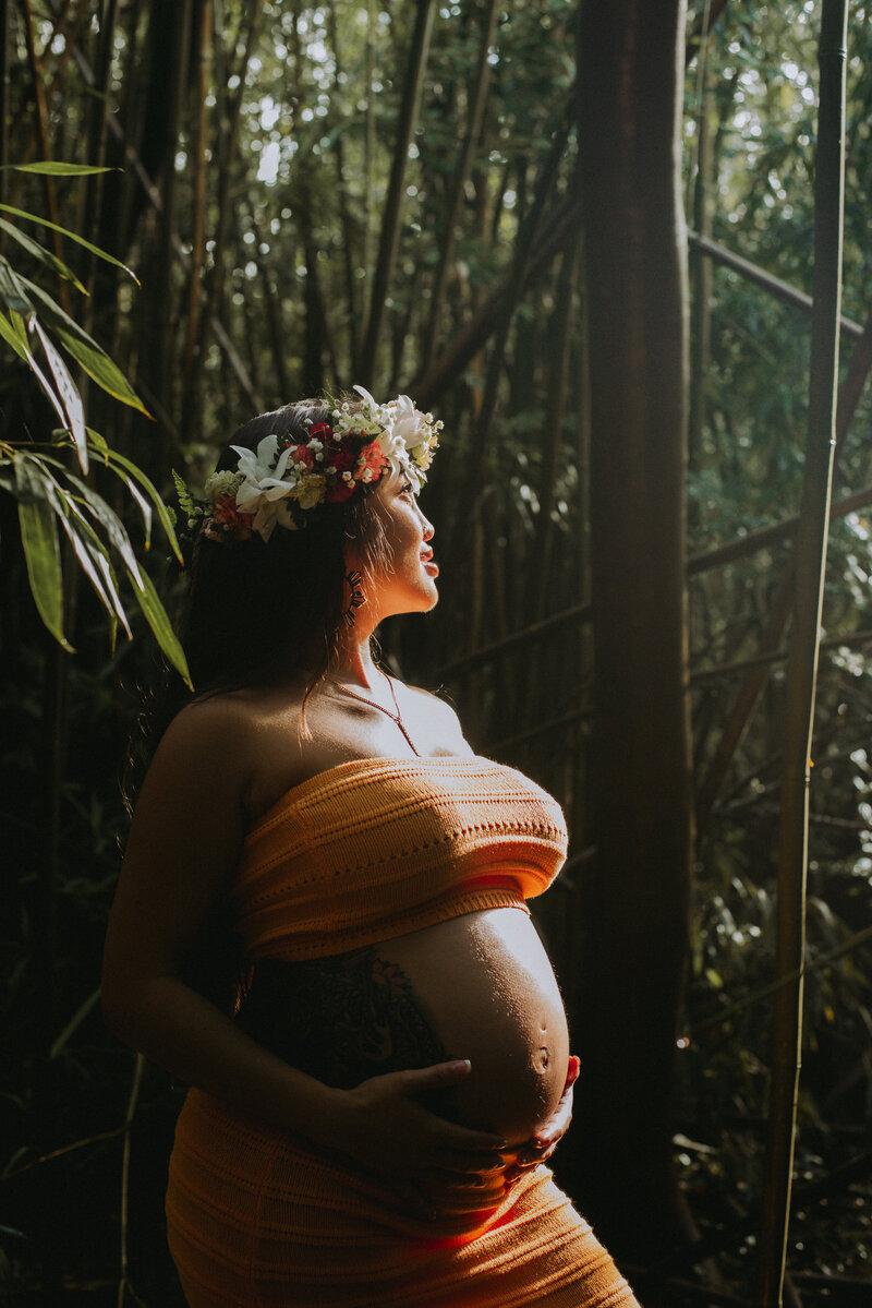Beautiful Maternity Photoshoot, Maternity Portraits in the Jungle in Oahu, Hawaii