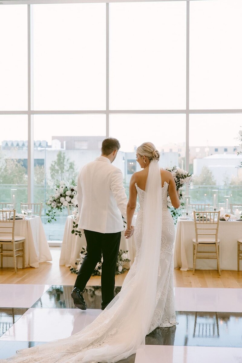 Luxury Wedding Tablescape | Gold Accents & Fresh Blooms