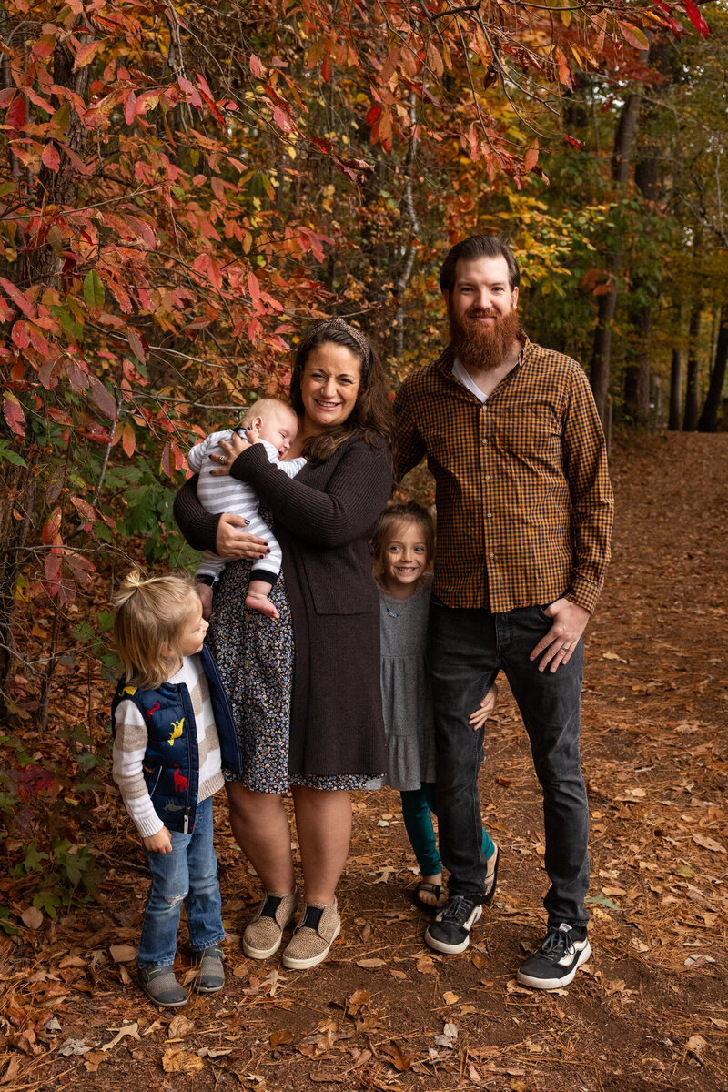LightCreative_202411_SarahColin_RaleighFallMiniSession_HistoricYatesMillCountyPark_RaleighFamilyPhotographer_002_blog
