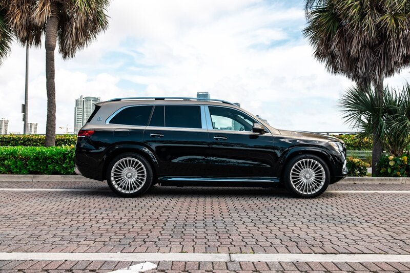 mercedes-maybach-gls-600-kalahari-gold-black-for-rent-in-miami-007