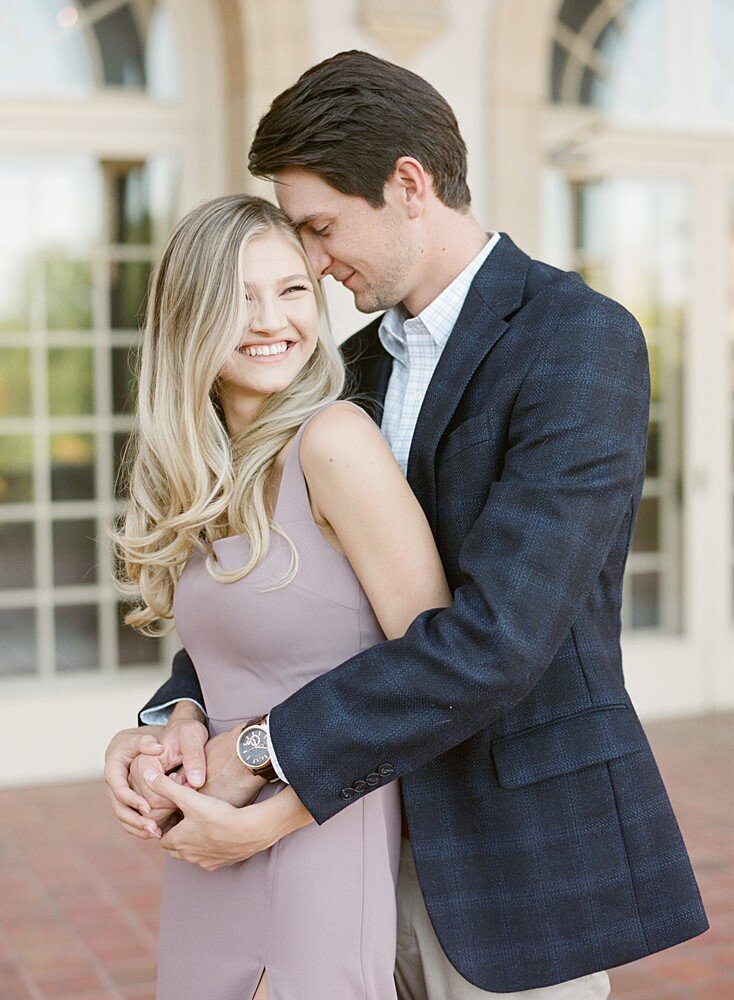 tulsa-wedding-photographer-engagement-session-at-the-philbrook-museum-laura-eddy-photography_0002