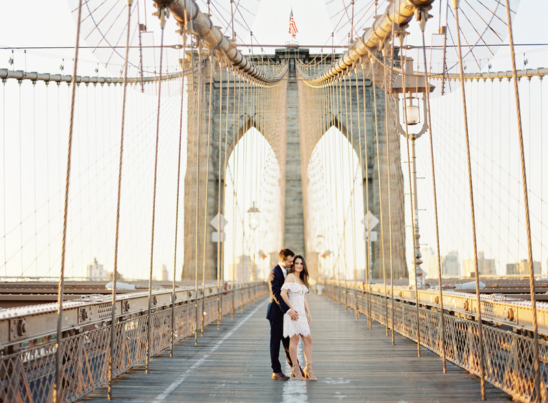 18-Brooklyn-Bridge-Engagement-Photos