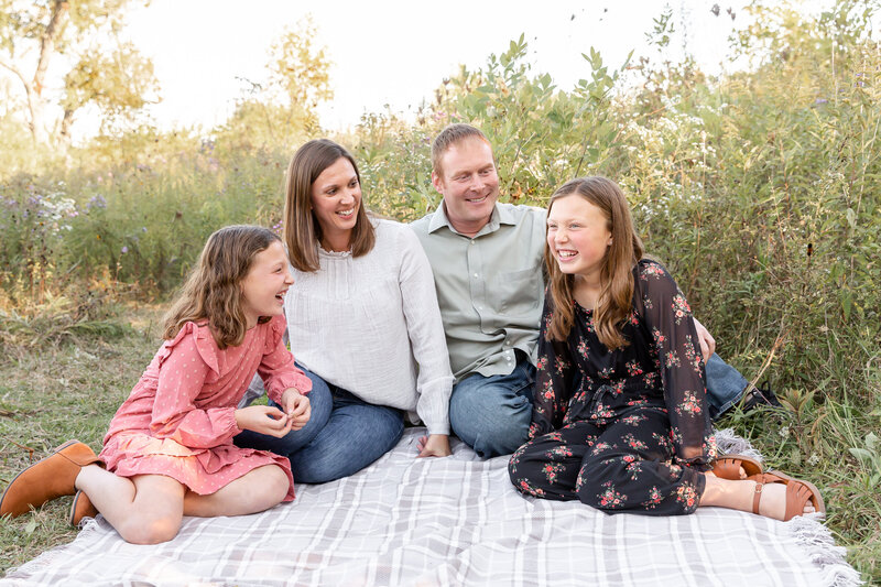 Family portrait with a Family of 4 and their dog