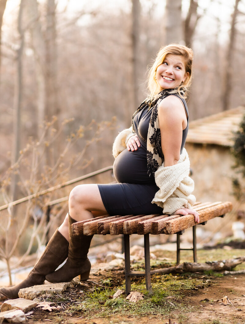 Maryland Maternity photographer, Kimberly Dean captures outdoor model