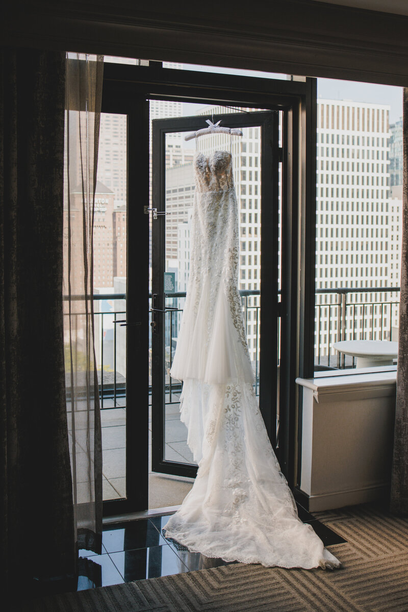 05-Adler-Planetarium-Wedding-dress