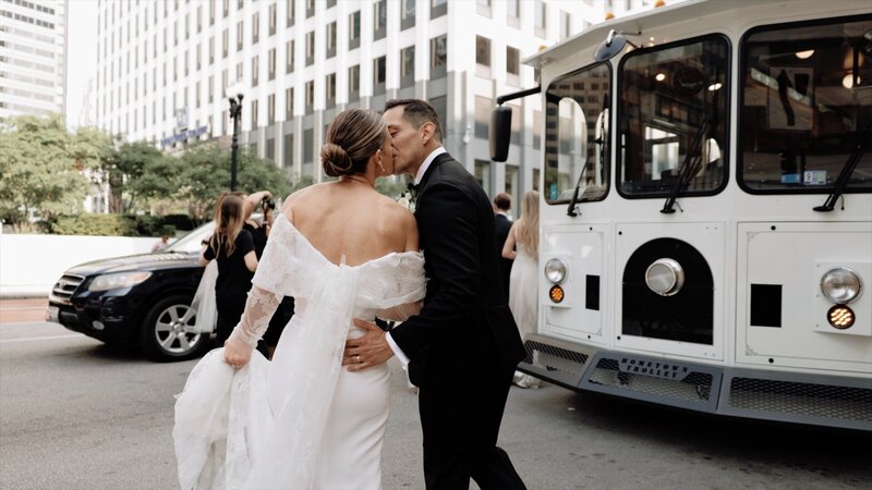 Couple gets married in downtown Michigan in luxury ceremony