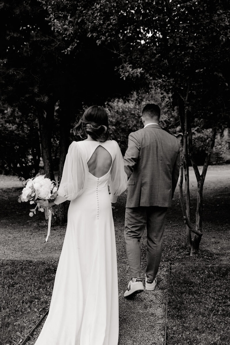 Fanny-et-Jeffrey-mariage-couple-exterieur5