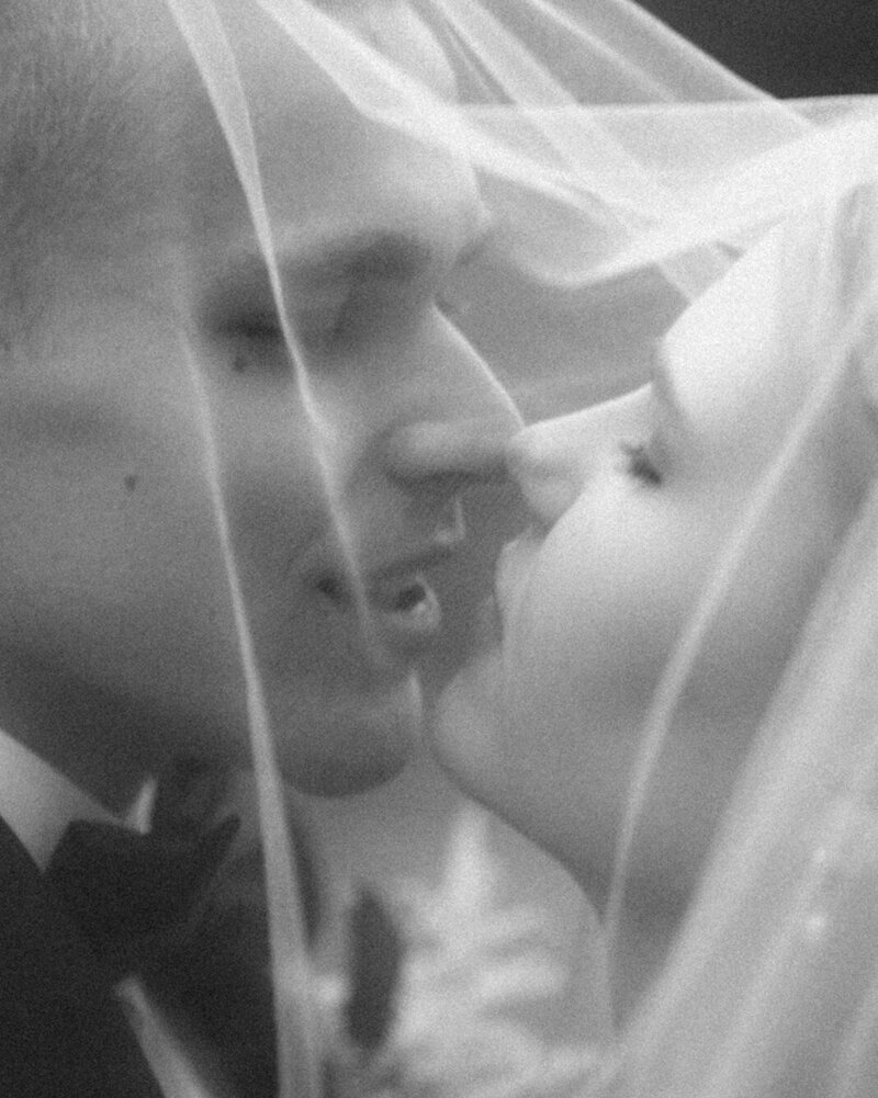Wedding photo of an Intimate and romantic wedding  photography session in Porvoo by photographer Hannika Gabrielsson