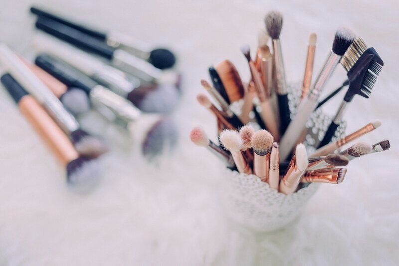 Makeup brushes representing makeup offerings from Libby a makeup artist in eugene oregon.