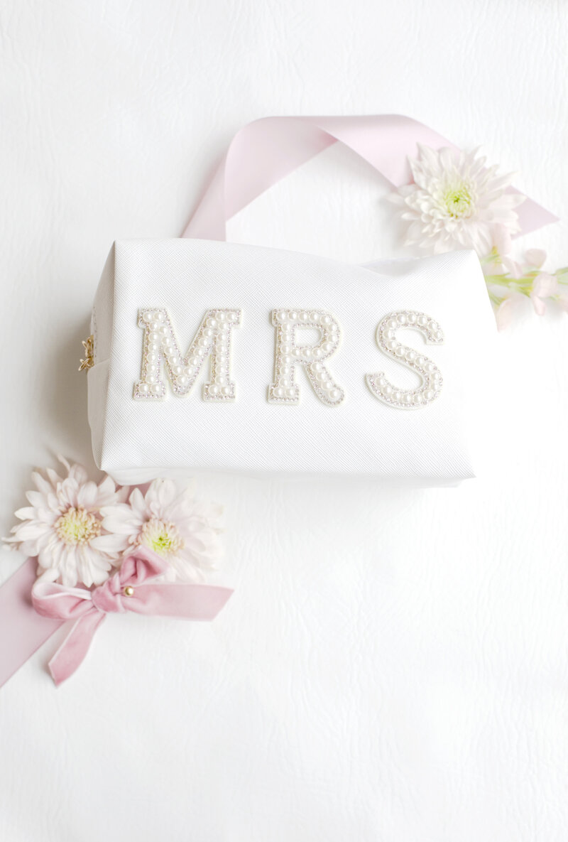 mrs make up bag-pink wedding-robin rogers photography