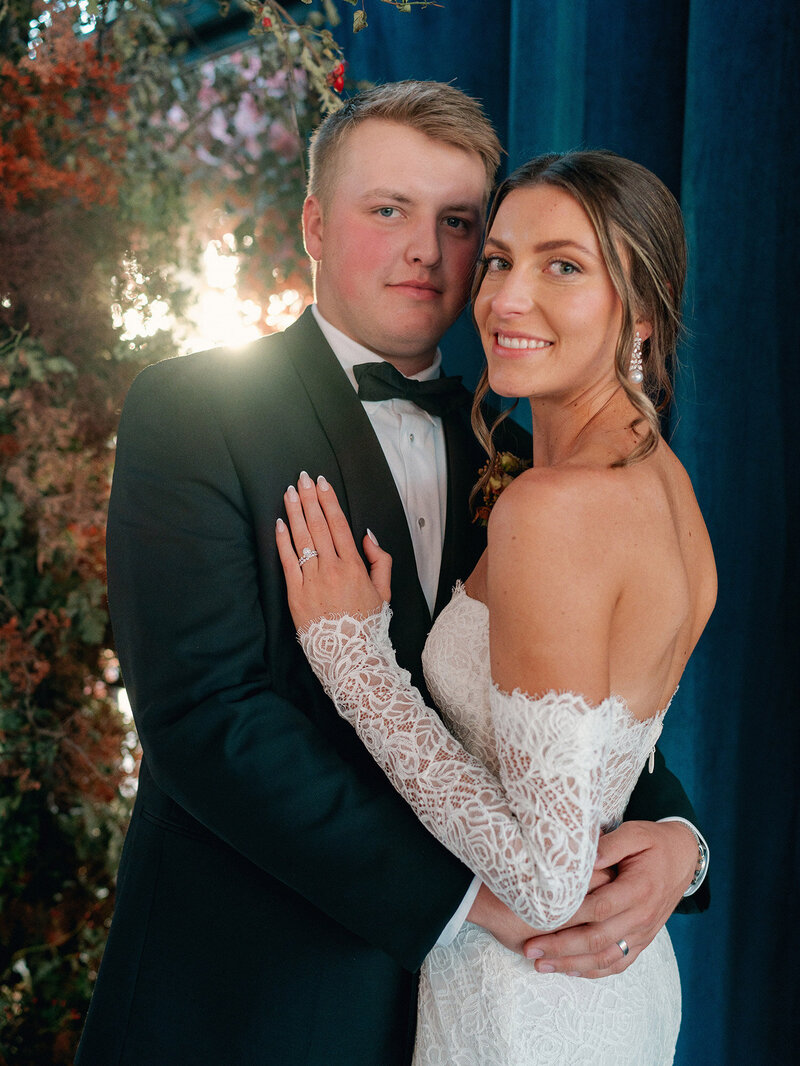 Autumn-Maximalist-Wedding-with-rich-tones-blue-velvet-draping-Ashley-Ludaescher-Photography-Vanessa-Noel-Events-0084