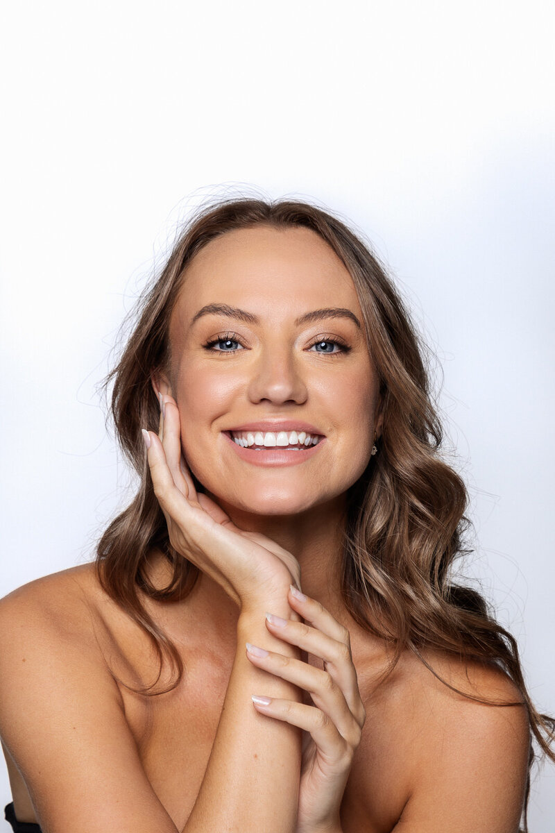 woman smiling with perfect white teeth