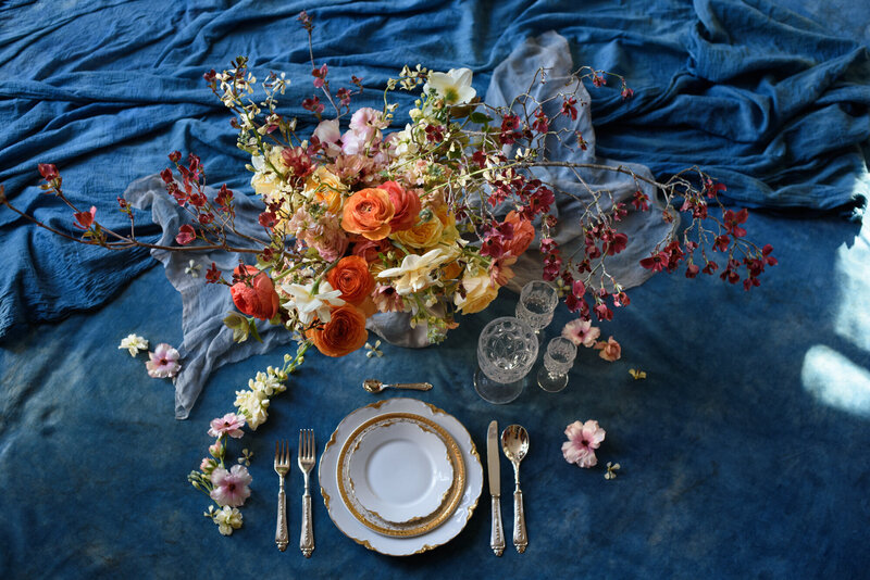 Elevate your tablescape with floral arrangements - Photo by Helene Cyr - Fleuris Studio & Blooms