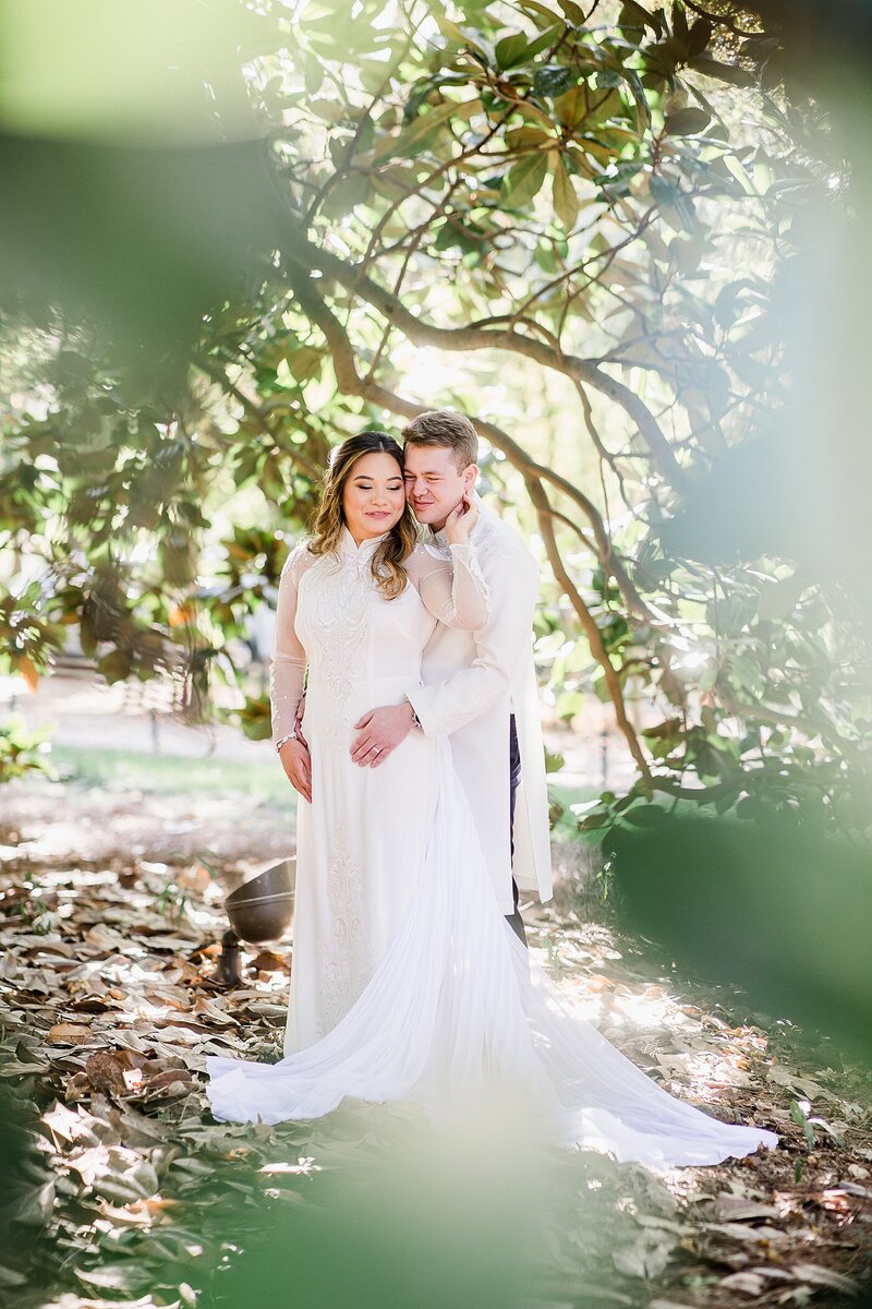 couple in white by knoxville wedding photographer, amanda may photos