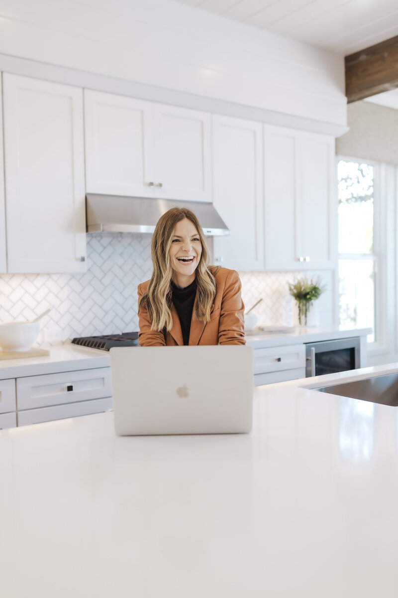 Natasha Bertolozzi provides expert real estate assistance right from the heart of the East Bay. As one of the best realtors in the East Bay, she helps you navigate the housing market with ease.