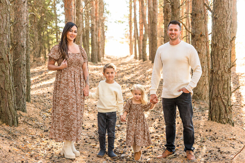 2023 krystal moore photography moose jaw sask forest family-8