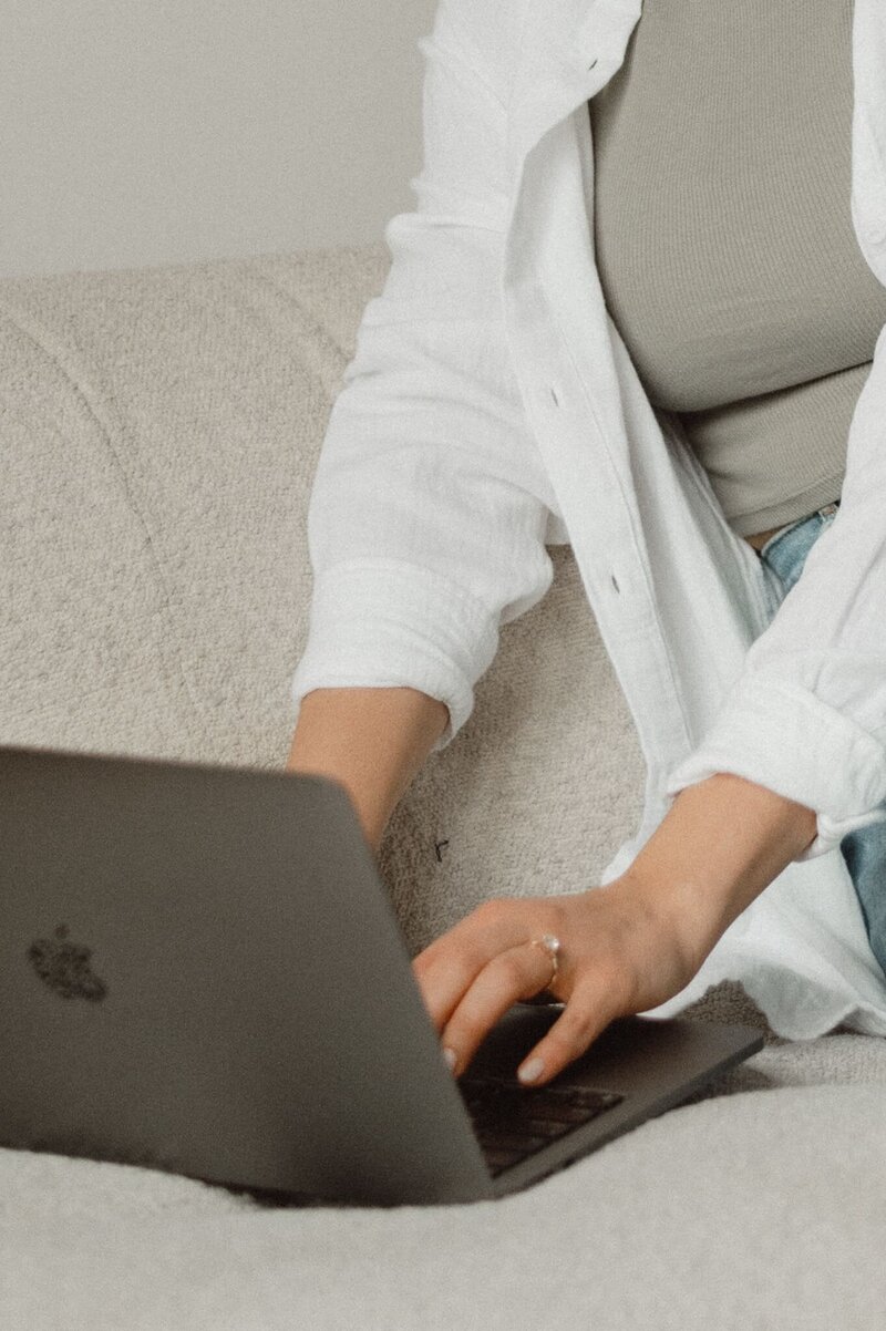 Vickie of VERVE & COLOR standing on the streets of Baja, Mexico