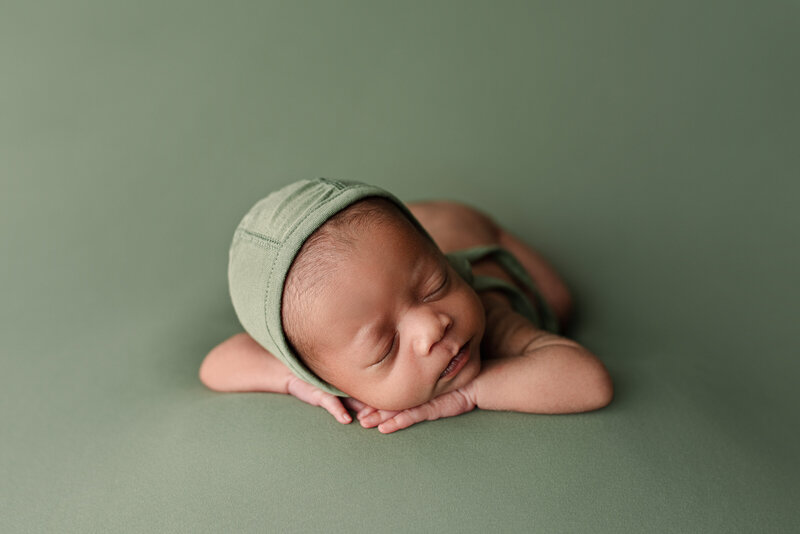Natural newborn session NW Ohio studio 