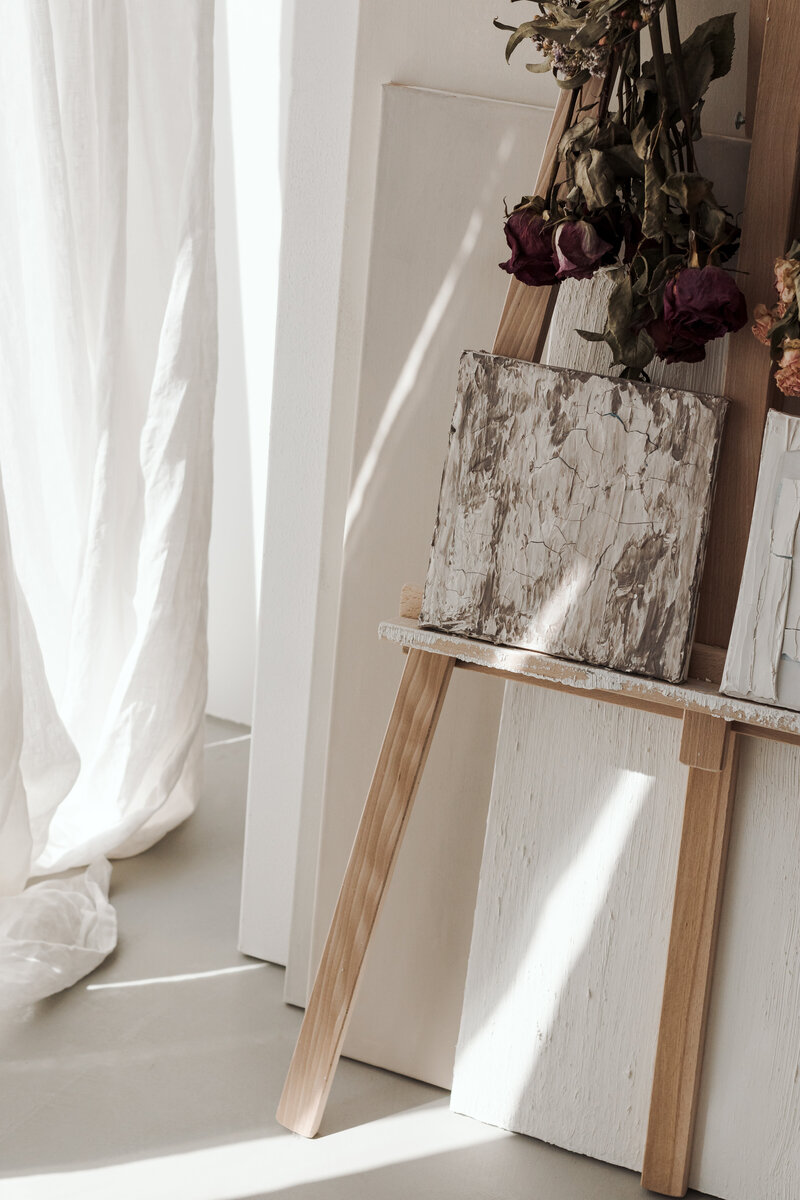 kaboompics_curated-interior-spaces-a-harmony-of-light-texture-and-form-36984