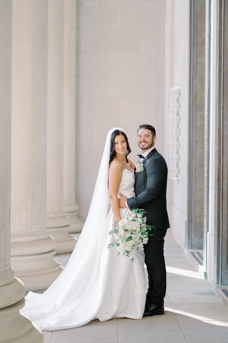 bride and groom at the nelson atkins in kansas city