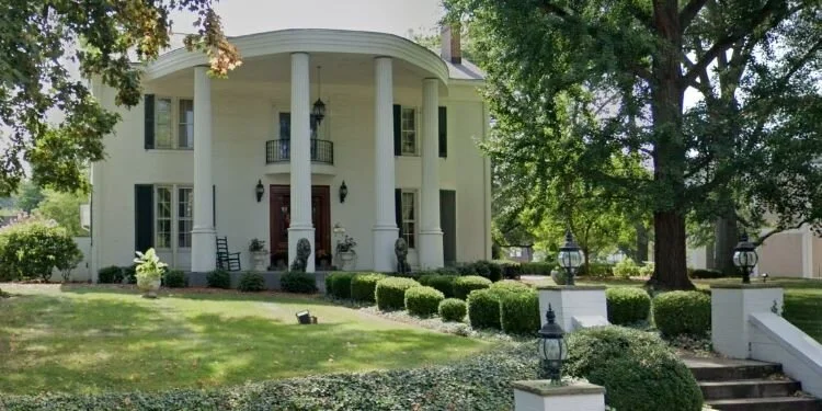Historic home at 1504 Bath Ave. featured in the Ashland KY historical walking tour.